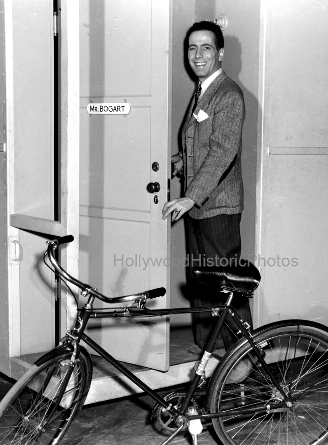 Humphrey Bogart 1940 outside Dressing Room Warner Bros. WM.jpg